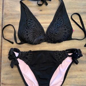 Elegant BETSEY JOHNSON SWIM/BEACH Black Bikini Set